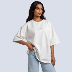 Relaxed white oversized style outfit for casual fashion comfort