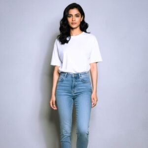 Classic white t-shirt with soft fabric and versatile minimalist design